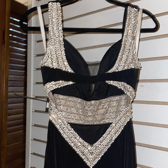 Black Ball Gown-Final markdown but best offer wins!! - Picture 4 of 10